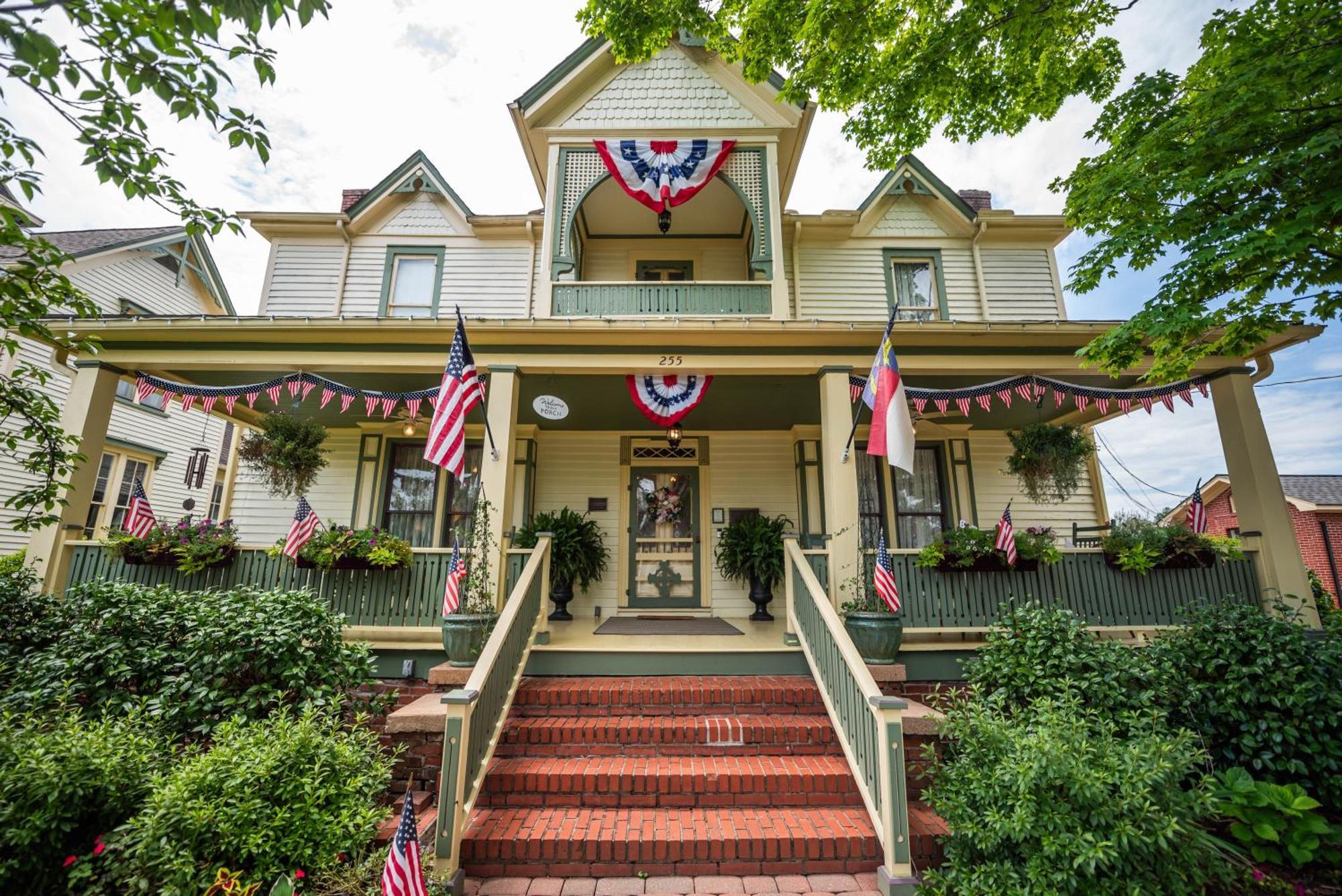 Carrier Houses Bed & Breakfast Rutherfordton Exteriör bild