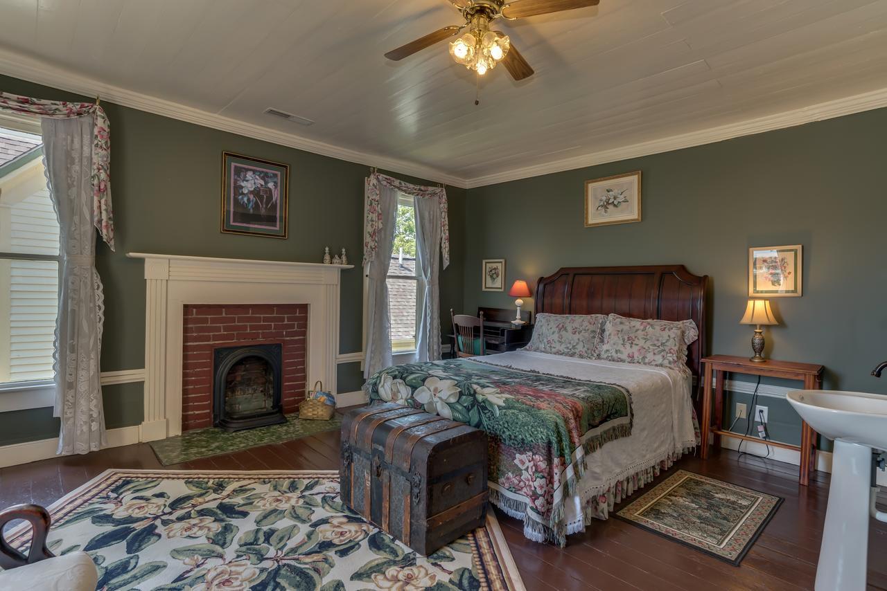 Carrier Houses Bed & Breakfast Rutherfordton Exteriör bild